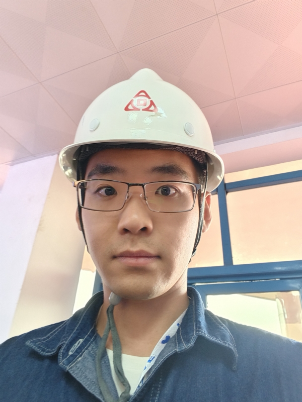 何鹏宇的第二张照片--福鼎相亲网